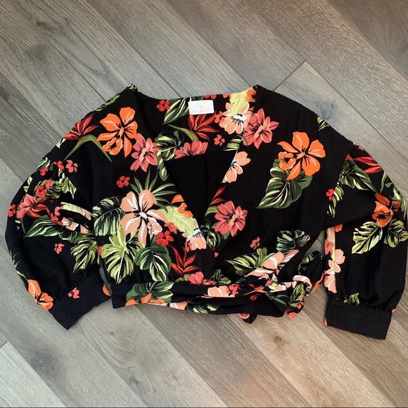 Floral crossover crop top - Picture 1 of 2